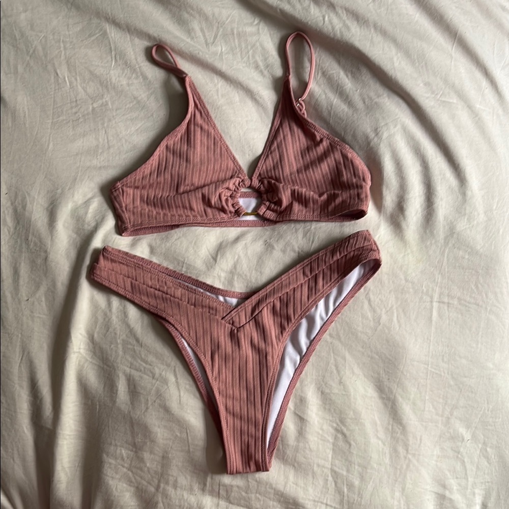 Dusty Rose Ribbed Cheeky High-Cut Bikini Set w/ Gold Ring – Size Large